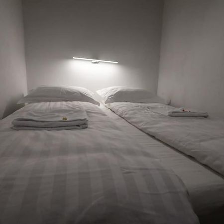 Pest-Port Private Apartment Room-6 Budapest Bagian luar foto