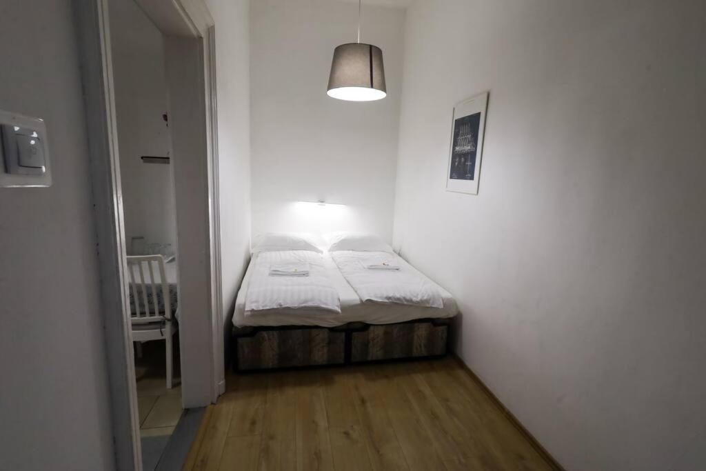 Pest-Port Private Apartment Room-6 Budapest Bagian luar foto