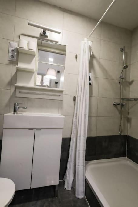 Pest-Port Private Apartment Room-6 Budapest Bagian luar foto