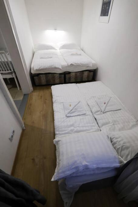 Pest-Port Private Apartment Room-6 Budapest Bagian luar foto