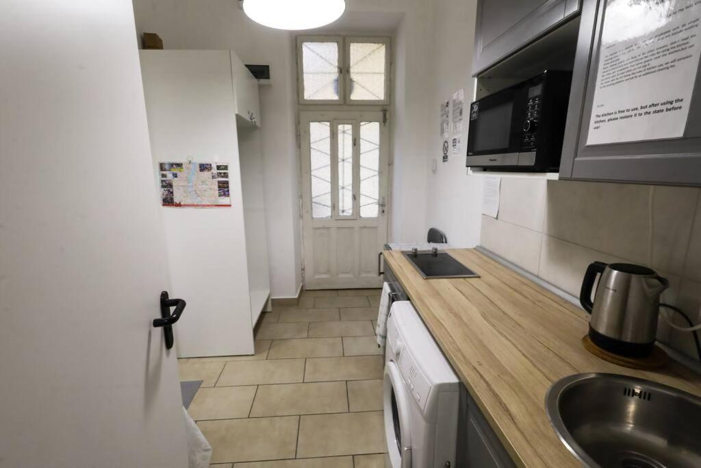 Pest-Port Private Apartment Room-6 Budapest Bagian luar foto